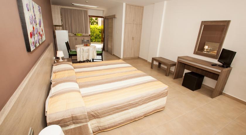 Crystallo Aparthotel 3*