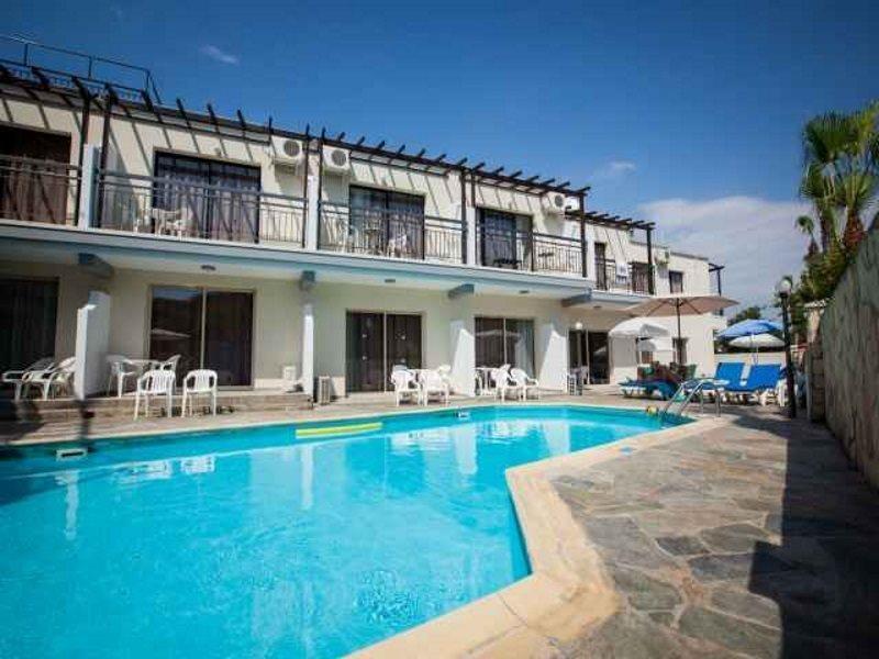 Crystallo Aparthotel 3*