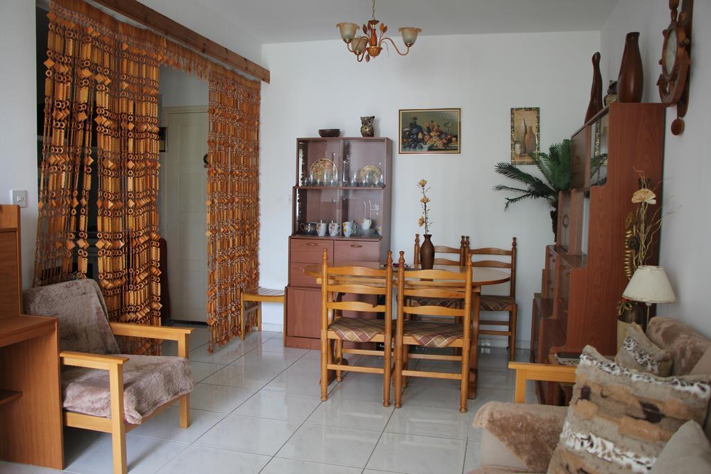 Molos Apartment Paphos