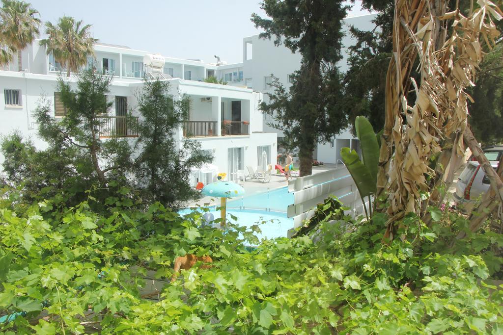 Apartment Molos *