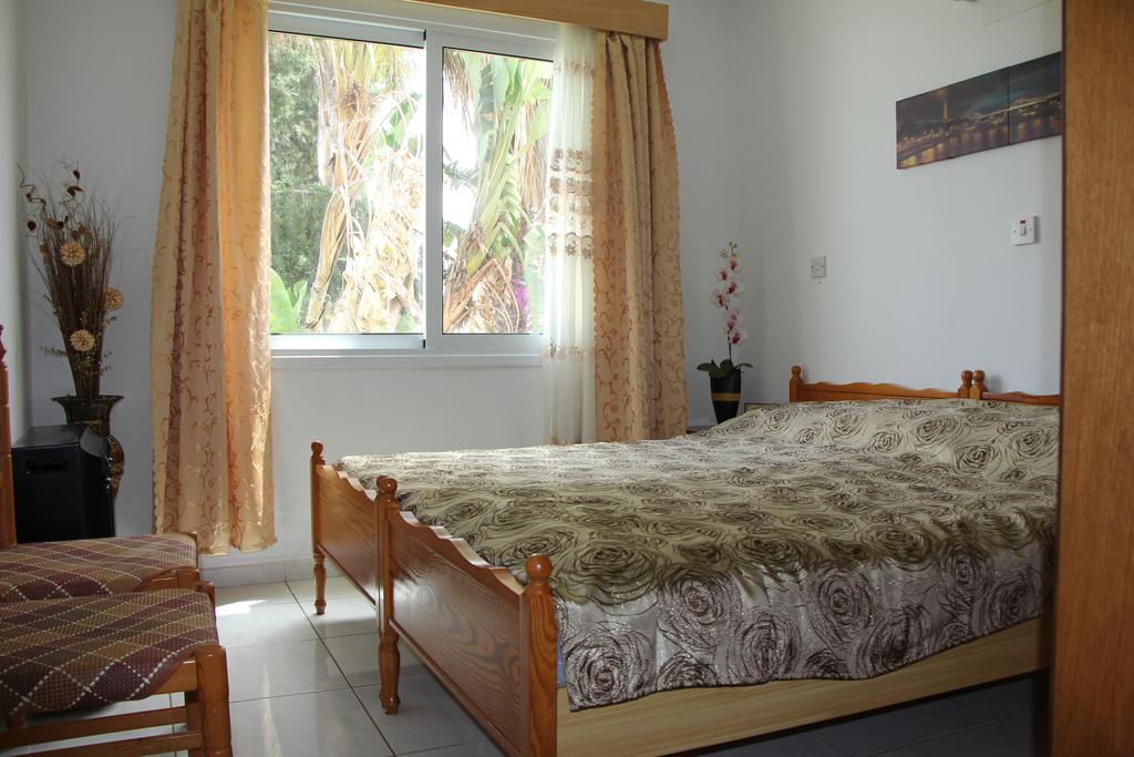 Molos Paphos