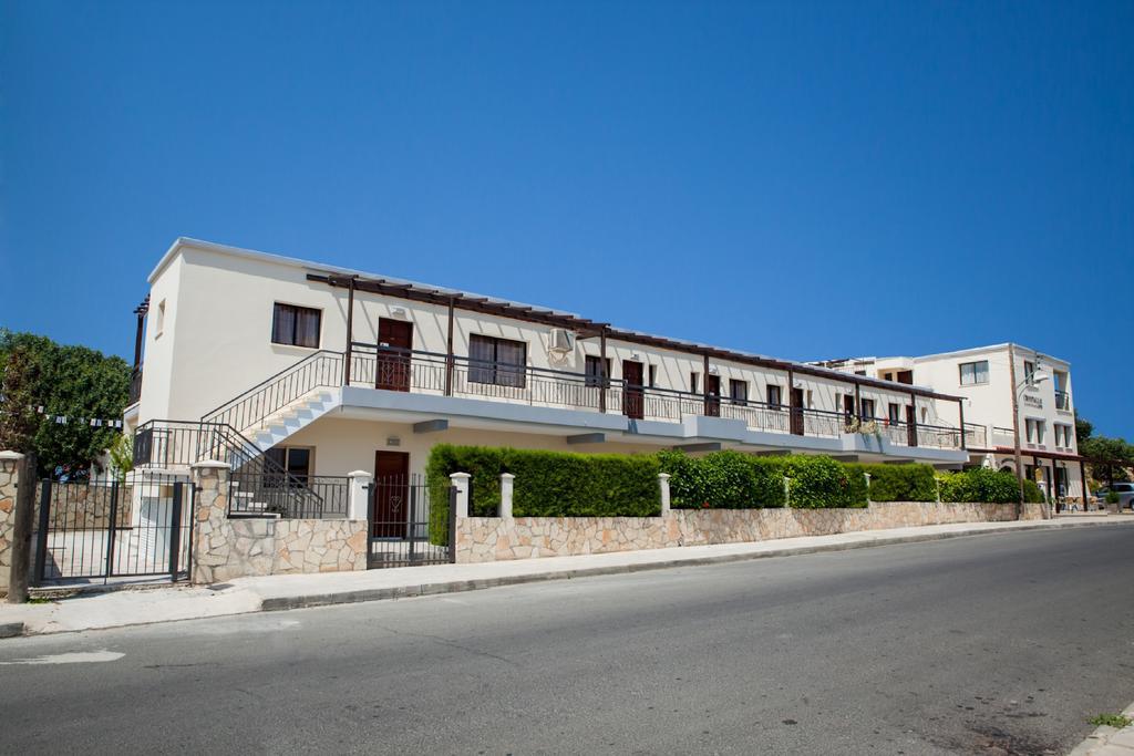 Crystallo Aparthotel 3*