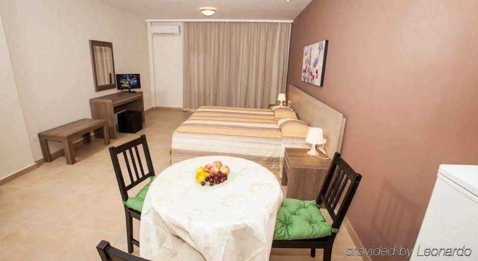 Crystallo Aparthotel