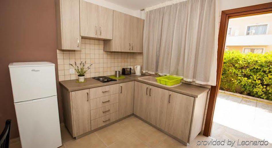 Crystallo Aparthotel Paphos