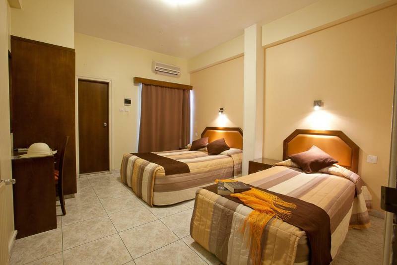 Pyramos Hotel 2*