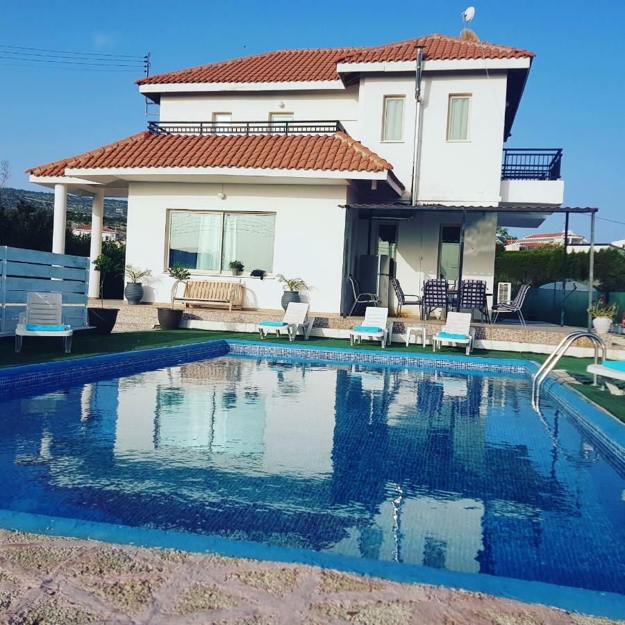 Sea Caves Villa *