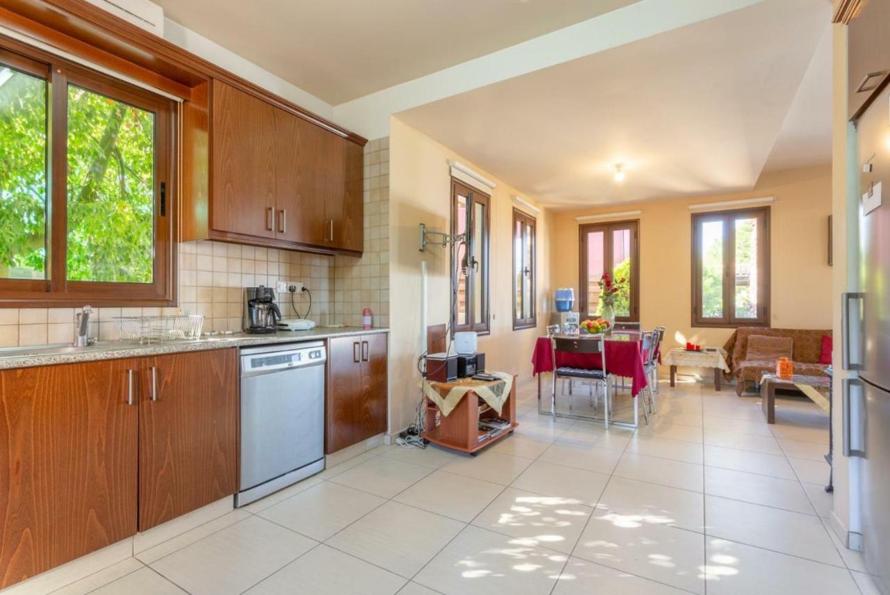 Villa Kinousa 1 *