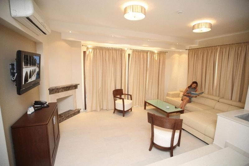 Aparthotel Avillion 4*
