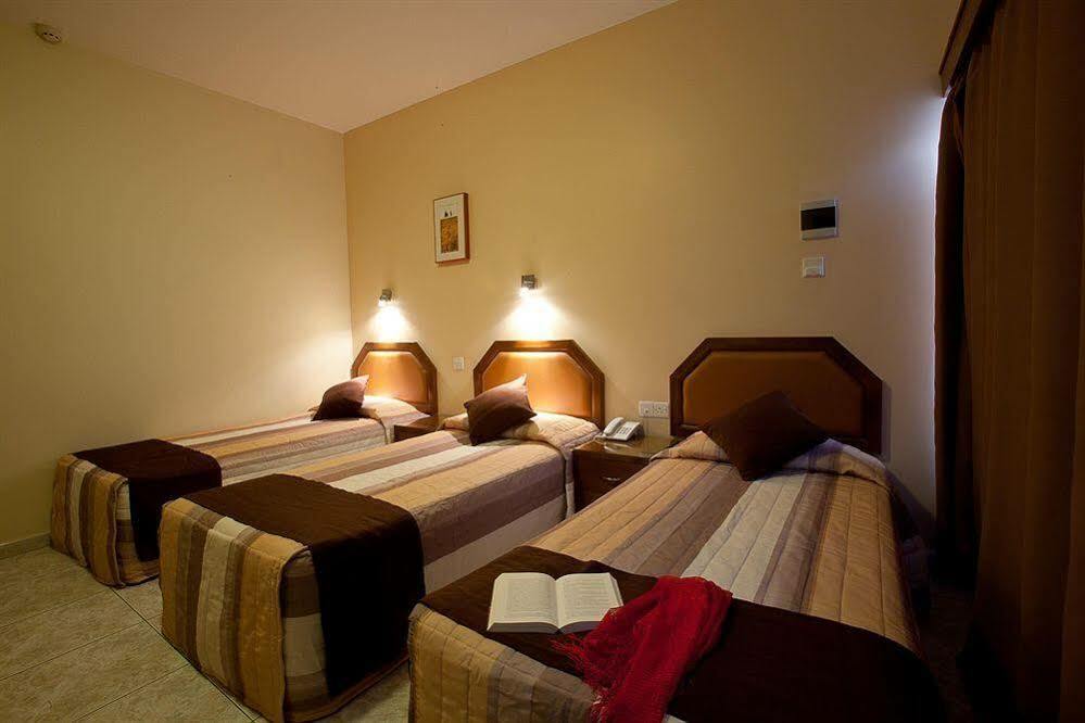 Pyramos Hotel 2*