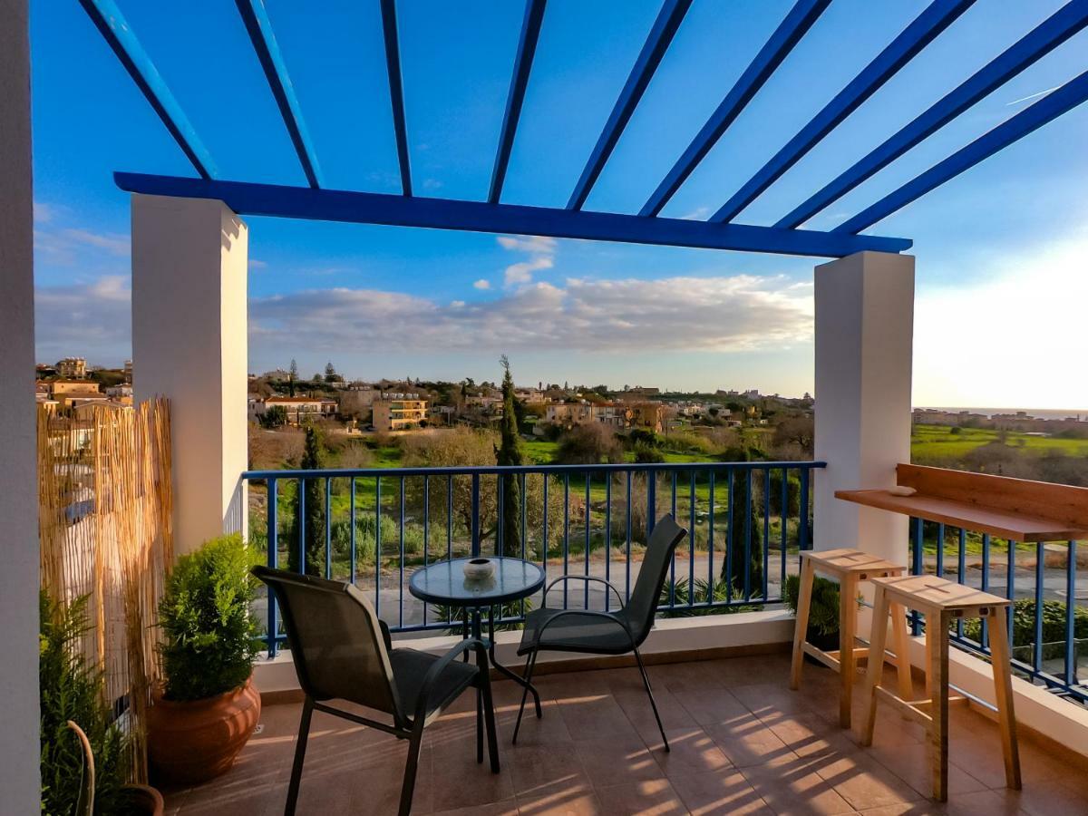 Ron's Pergola Apartment *