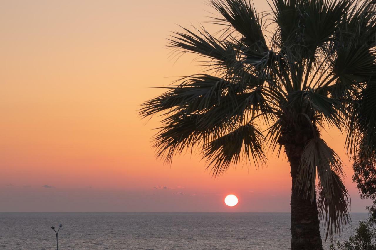 Apartment 105 Kings Palace - Fabulous 2 Bed, 2 Bath, Large Patio With Garden - Sea Views Paphos