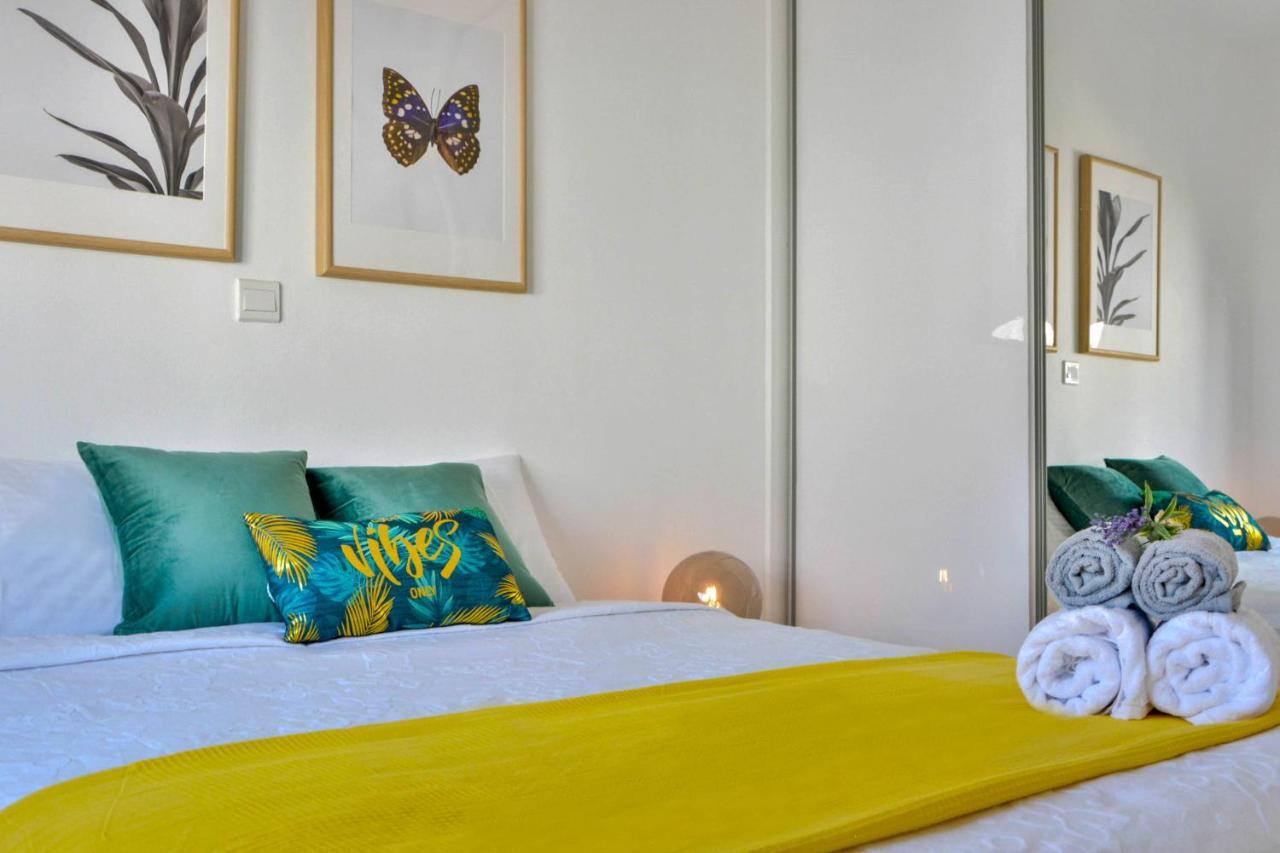 Phaedrus Living: Seaside Luxury Flat Lighthouse 67