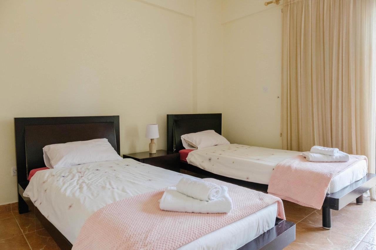 Queens Gardens 2 Bedroom Townhouse In