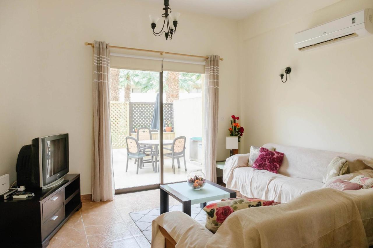 Queens Gardens 2 Bedroom Townhouse In * Paphos