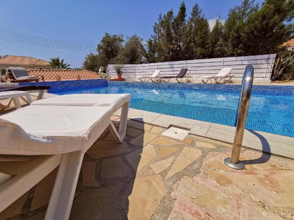 Sea Caves Villa *
