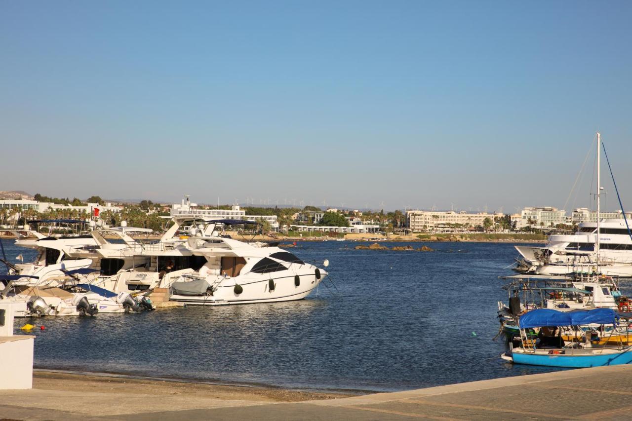 Queens Gardens 2 Bedroom Townhouse In * Paphos