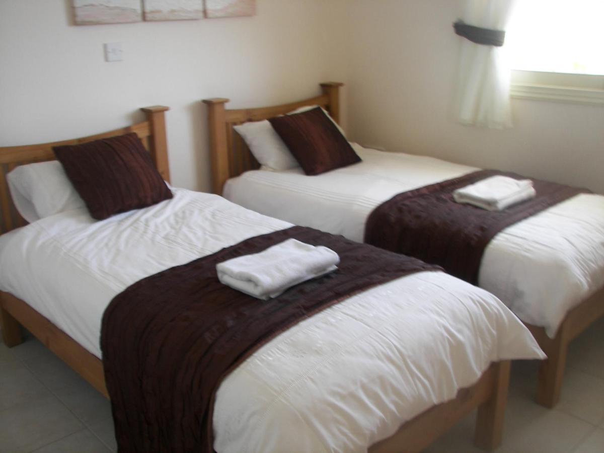 Ground Floor Leading To Pool Eg5, 2 Bedrooms, Free Wifi *