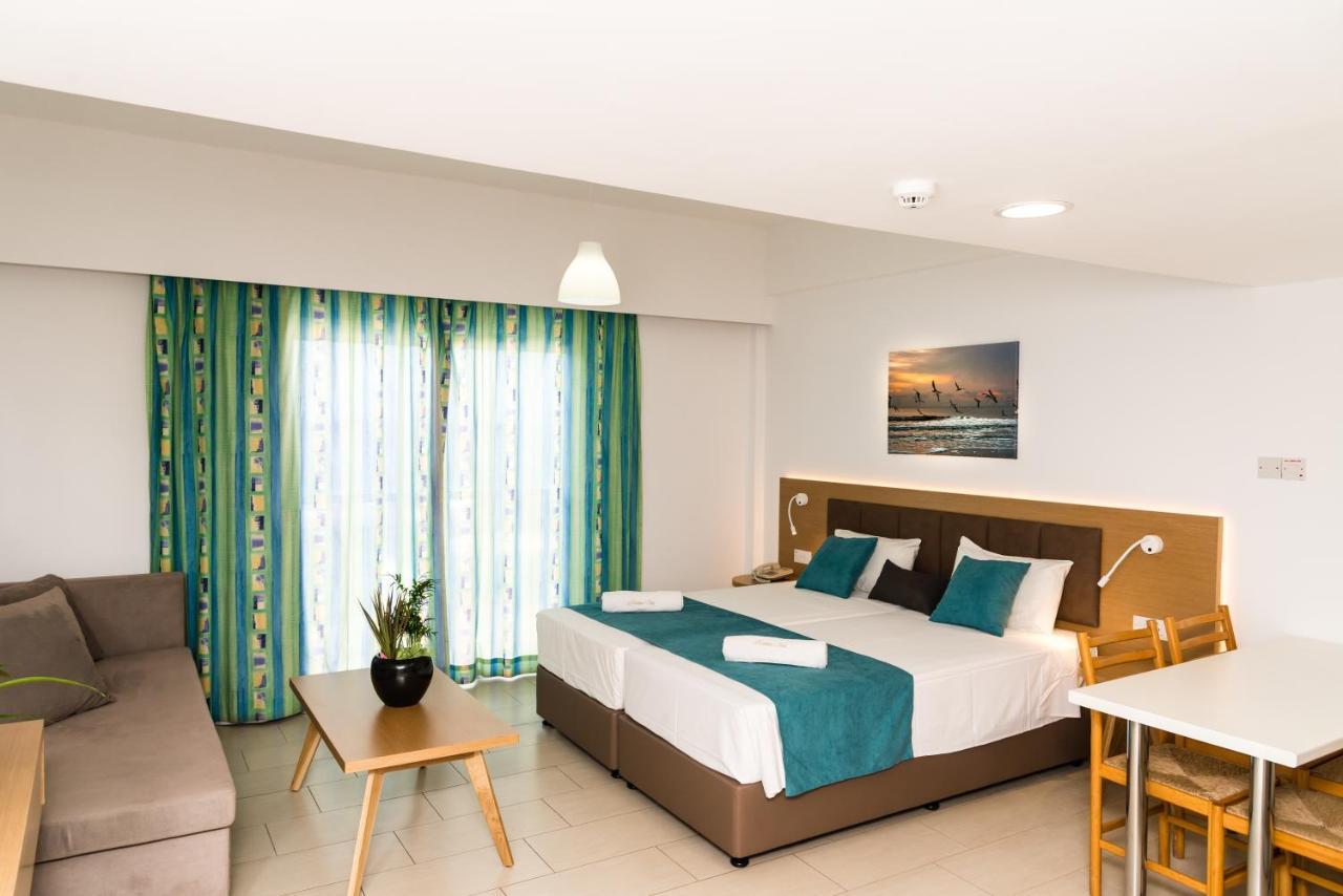 Helios Bay And Hotel Klorakas