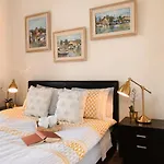 Poseidon\'S Luxury Apartment