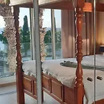 Poseidon\'S Luxury Apartment