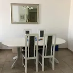 Kings Palace - Fabulous Pool-Side 2 Bed Apartment