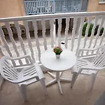 Paphos Harbour Apartment In Heart Of Tourist Area