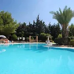 Limnaria Villas - Luxurious, Spacious 3 Bed Apartment With Pool Views