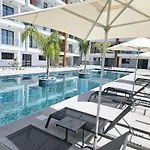 New, Modern Studio, Universal Residences