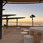 Pafia Sunbeach Modern Apartment