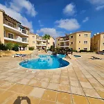 Cosea Living Elegant 2 Bedroom Ground Floor Apartment At Sirena Olympia 32