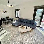 Luxury 2 Bedroom Apartment With 2 Balconys And Seaview