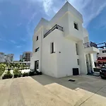 Luxury 2 Bedroom Apartment With 2 Balconys And Seaview
