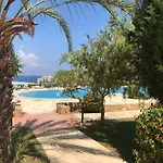 Kings Palace - Fabulous Pool-Side 2 Bed Apartment