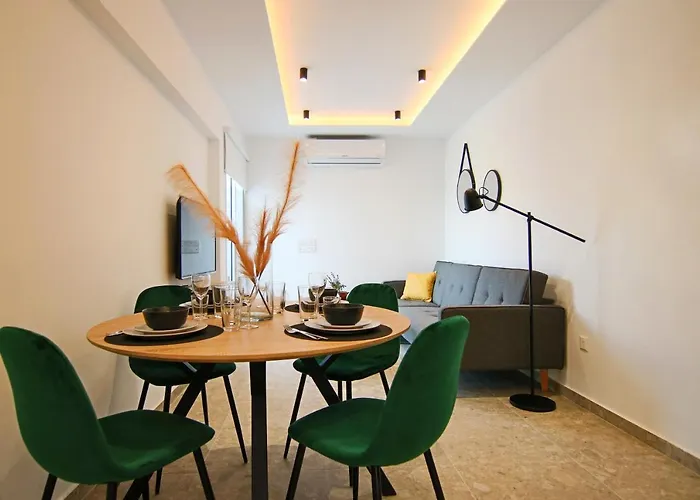 Phaedrus Living: Seaside Luxury Flat Lighthouse 69