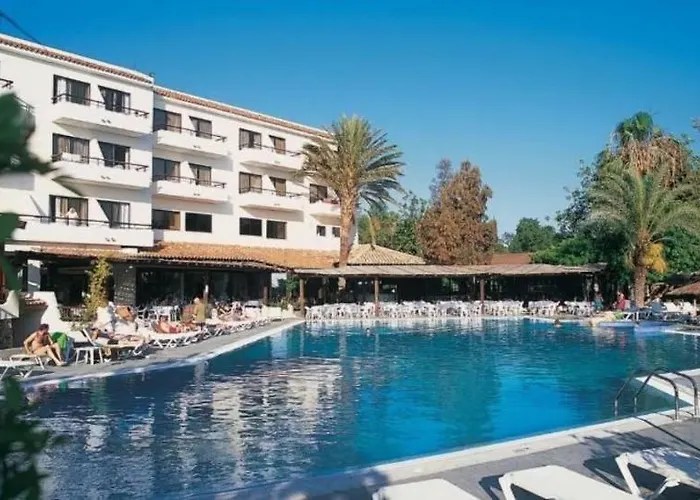 2 Bedroom Townhouse, Close To Paphos Harbour, Use Of Onsite Facilities