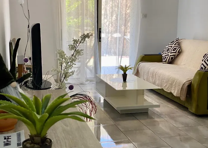 Beautiful Apartment Near The Sea And A Large Private Garden
