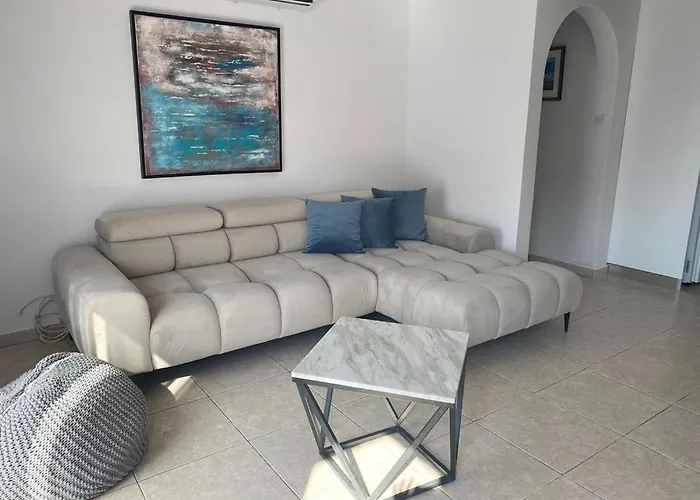 Central Pool-Side 2 Bedroom Apartment In Paphos