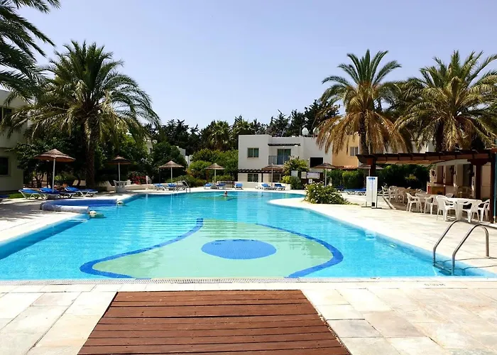 Sunny Studio Apartment In Paphos Gardens Resort