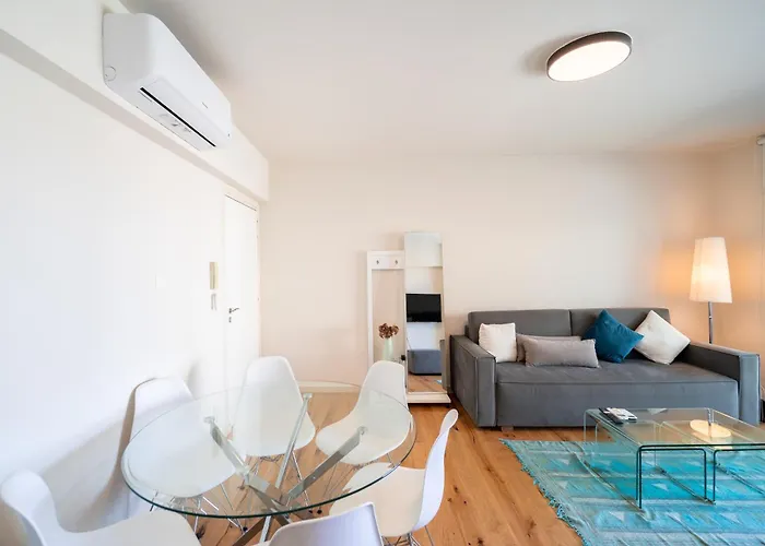 Lighthouse Apartment By The Sea
