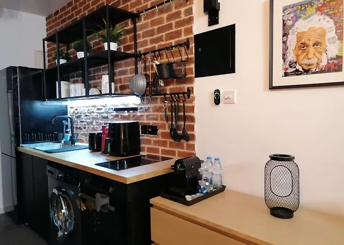 Maya\'S Cozy Studio