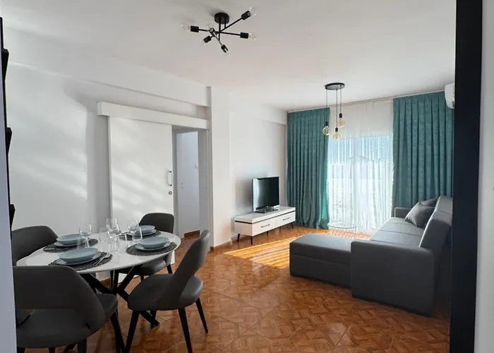 Elegant Two-Bedroom Apartment In Kato Paphos Close To Everything!