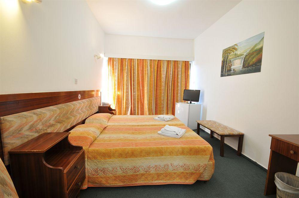 Hotel King's 2*