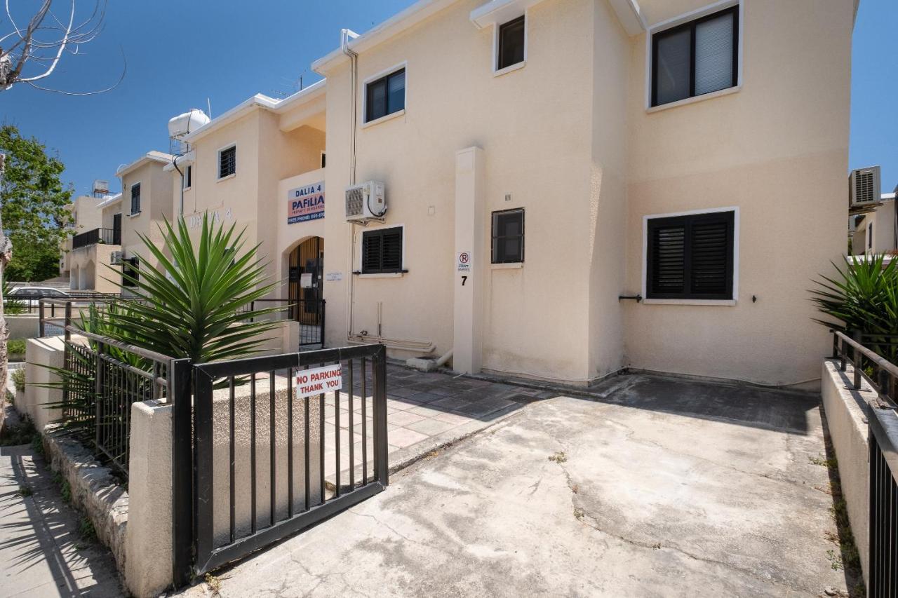 Apartment Dalia Seaside 2 Bedroom With Pool & Garden Paphos