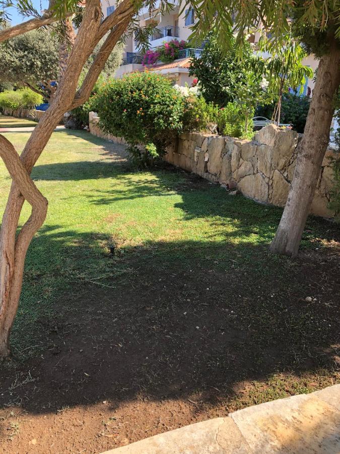 Kings Palace - Fabulous Pool-side 2 Bed Apartment Paphos