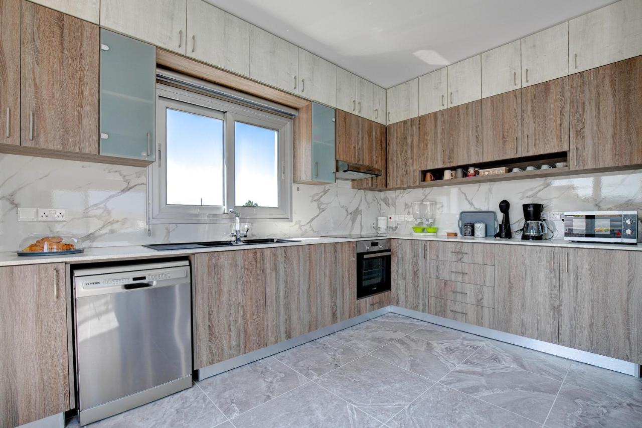 New Luxury 5eagles 5mins From Airport Paphos