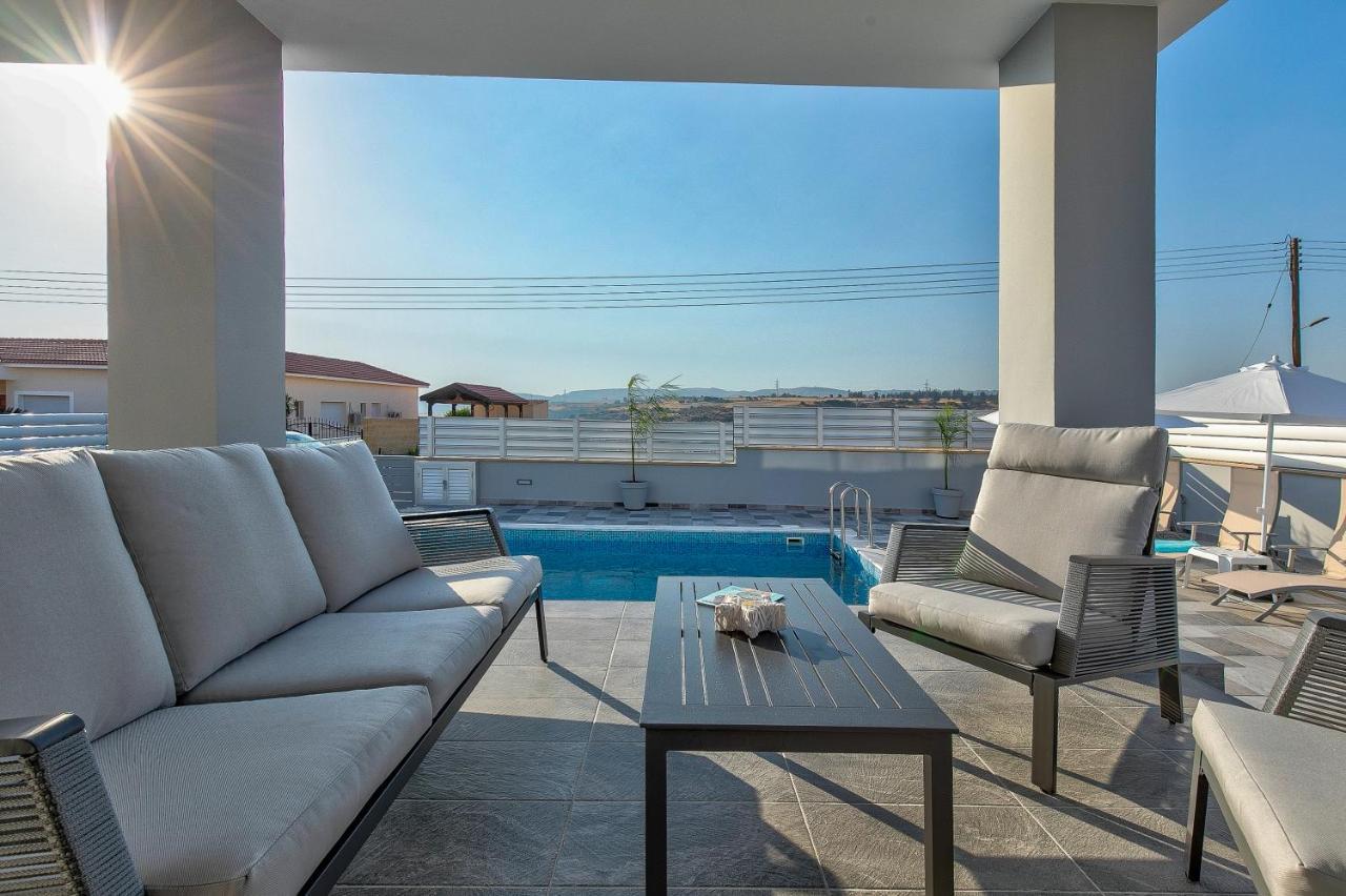 New Luxury 5eagles 5mins From Airport Villa Paphos