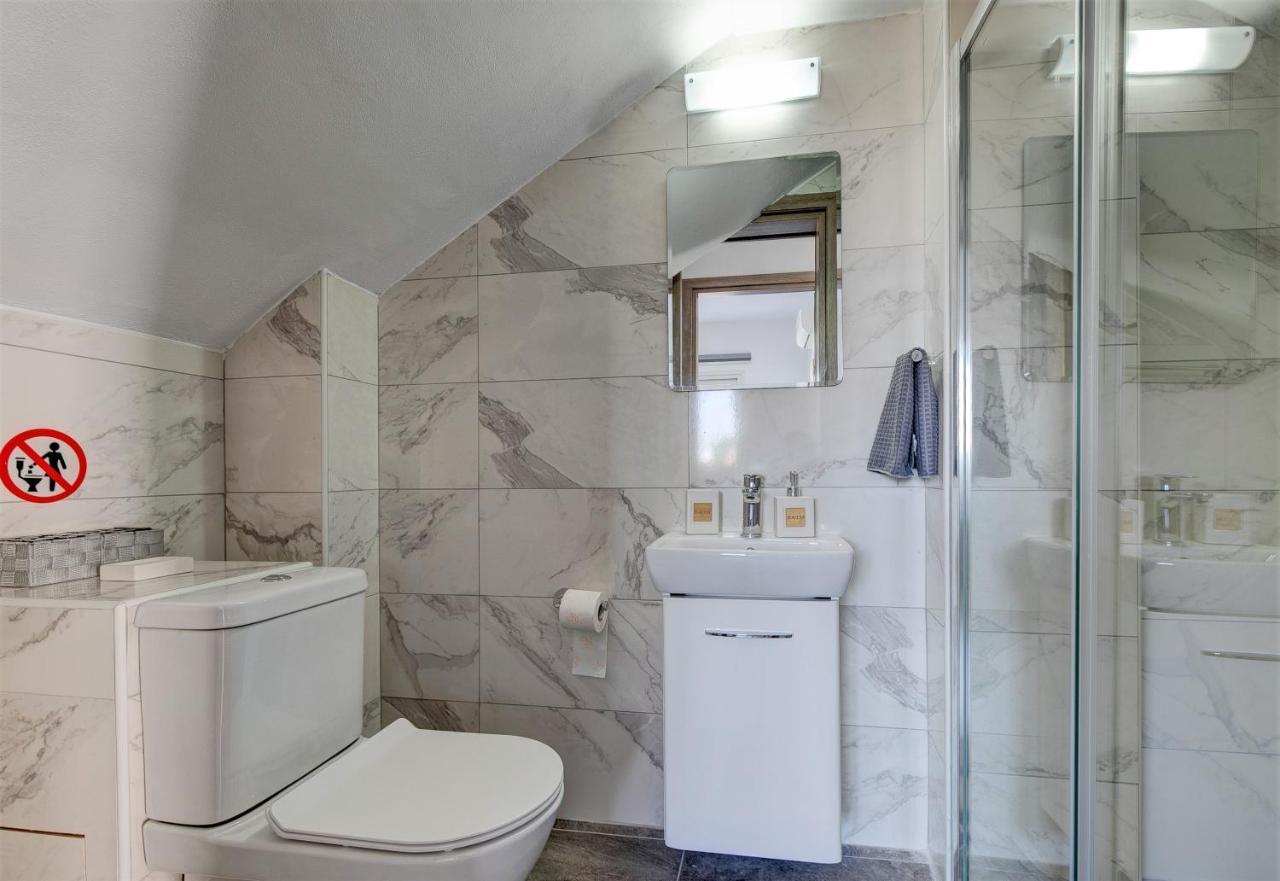 New Luxury 5eagles 5mins From Airport Paphos