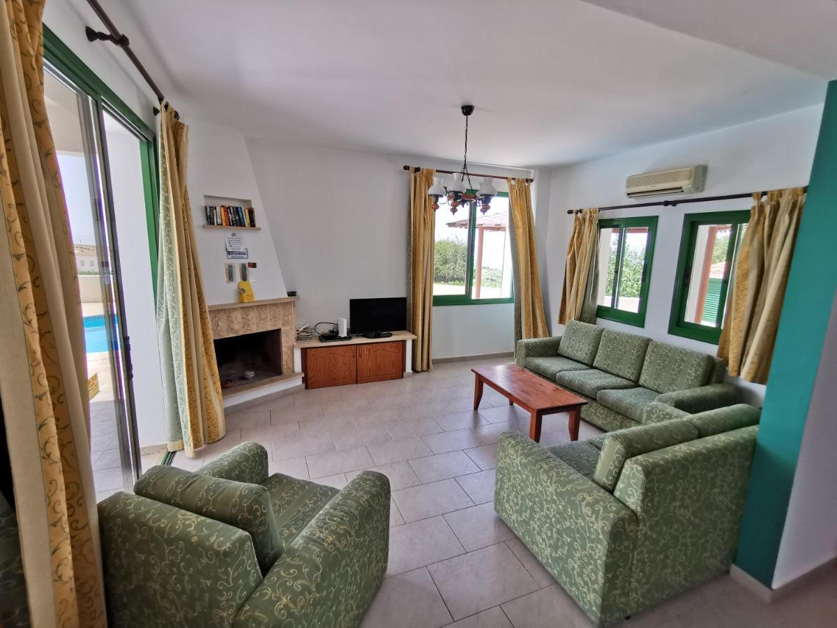 Vaggelis Villa *