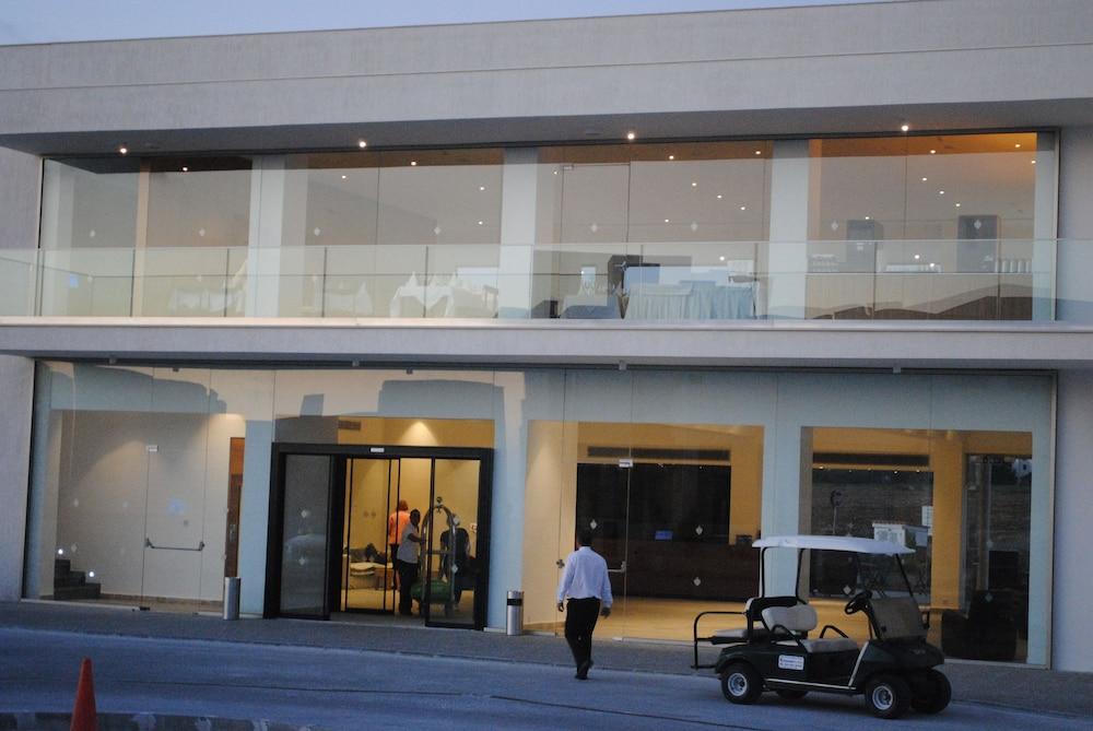 Amphora & Hotel 4*