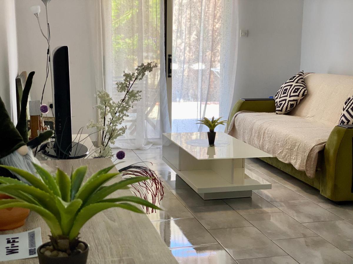 Beautiful Near The Sea And A Large Private Garden Apartment